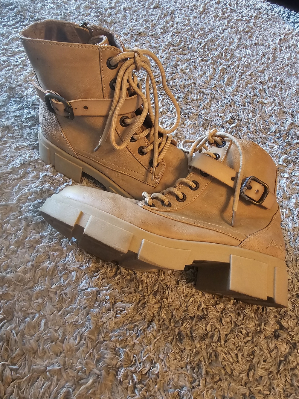 Blowfish Chunky Lace-Up Combat Boots in Tan Size 8.5